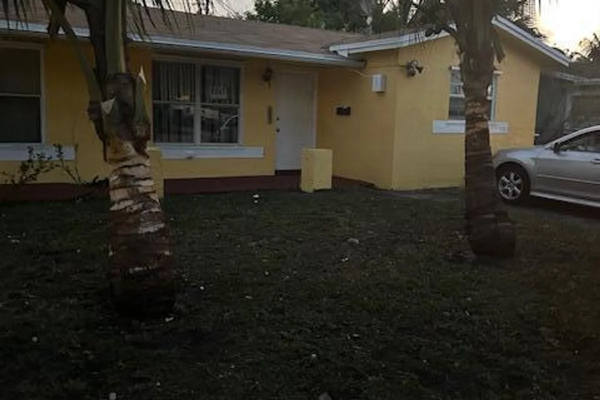 5414 NW 17th St, Lauderhill: photo 1 of 19