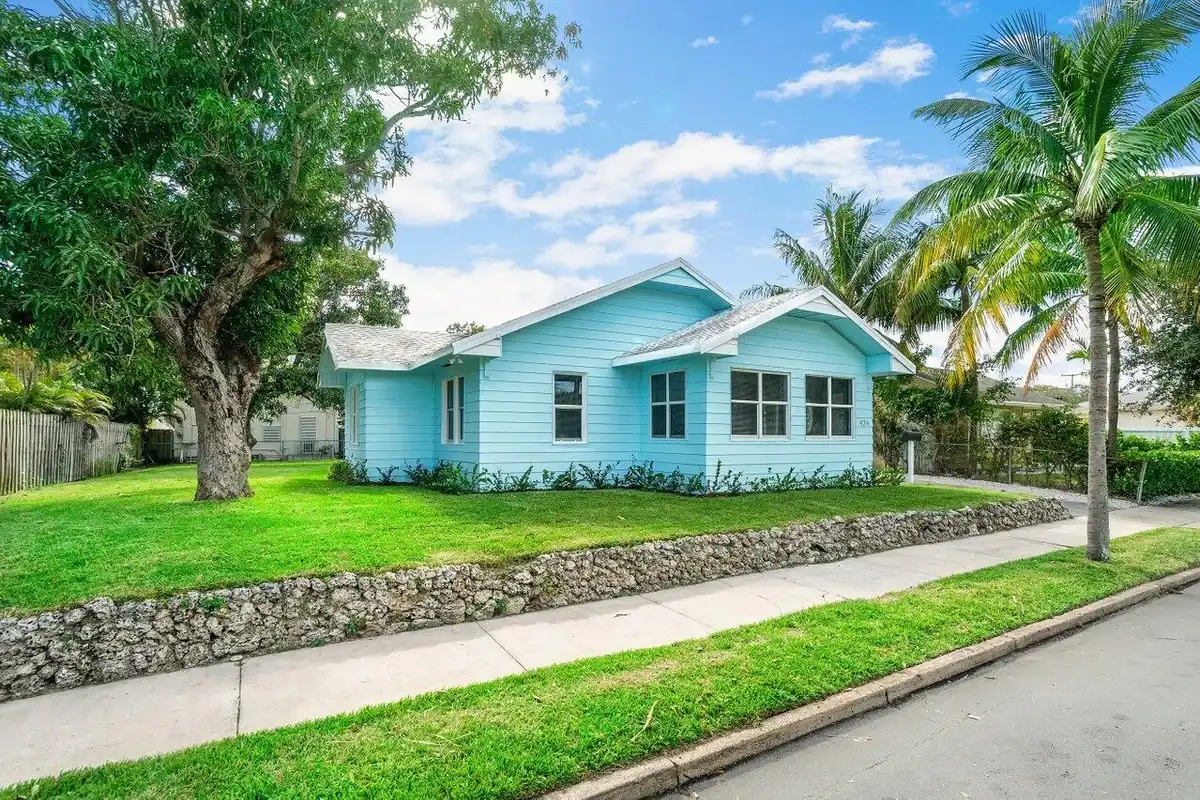 424 53rd St, West Palm Beach: photo 1 of 26