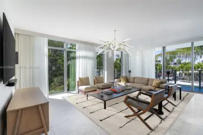 1201 20th St #301, Miami Beach: photo 1 of 22