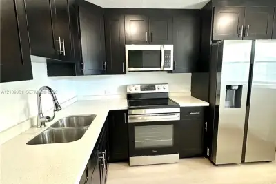 445 NE 195th St #326, Miami: photo 1 of 30