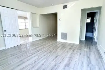 1671 NE 182 St, North Miami Beach: photo 1 of 16