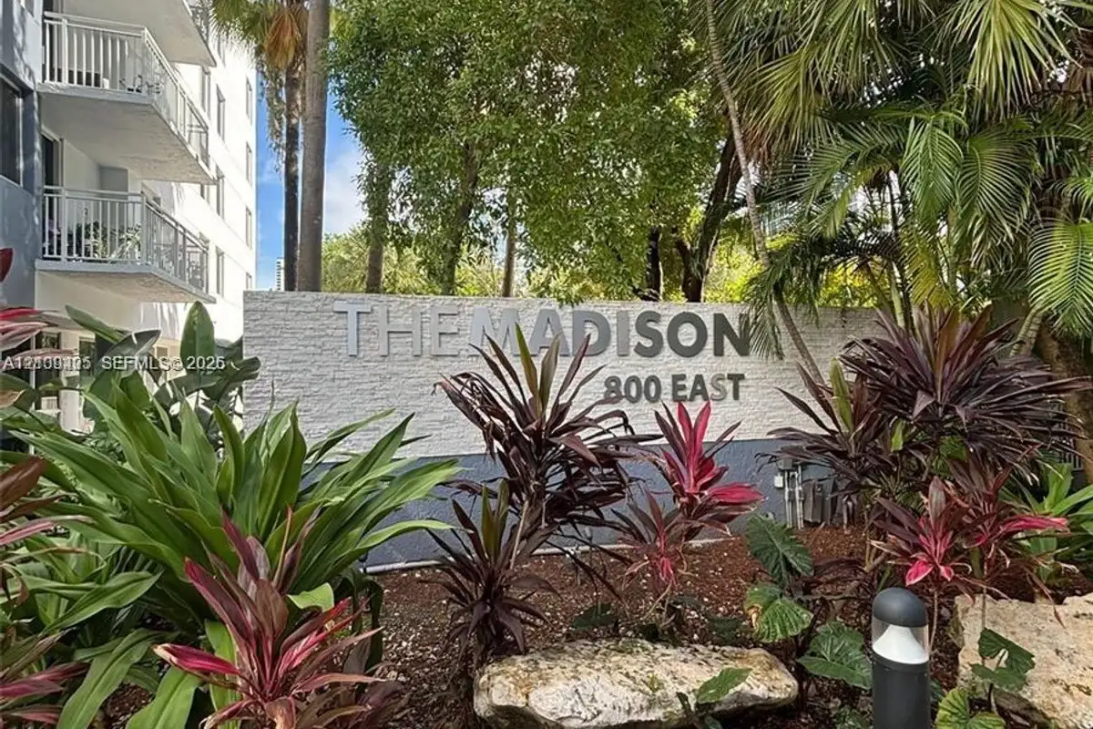 800 N Miami Ave #E-605, Miami: photo 1 of 10