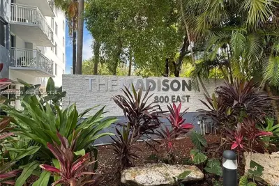 800 N Miami Ave #E-605, Miami: photo 1 of 10