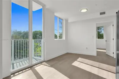 1620 NW 18th St #301, Miami: photo 1 of 18