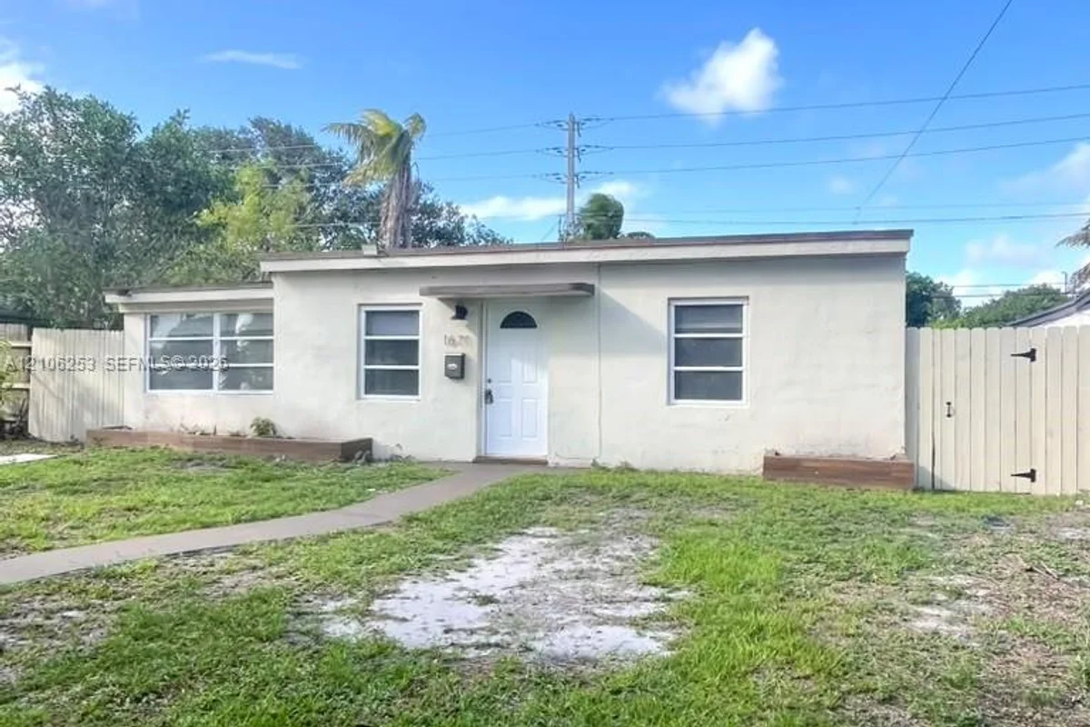 1671 NE 182 St, North Miami Beach: photo 1 of 16
