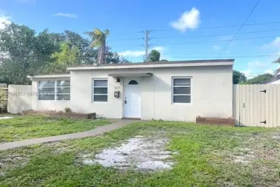 1671 NE 182 St, North Miami Beach: photo 1 of 16