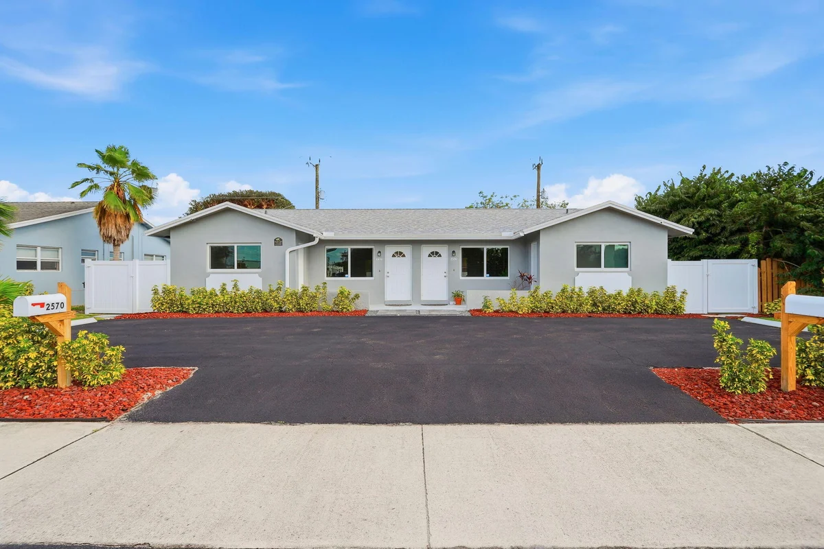 2550 N Dixie Hwy, Boca Raton: photo 1 of 58