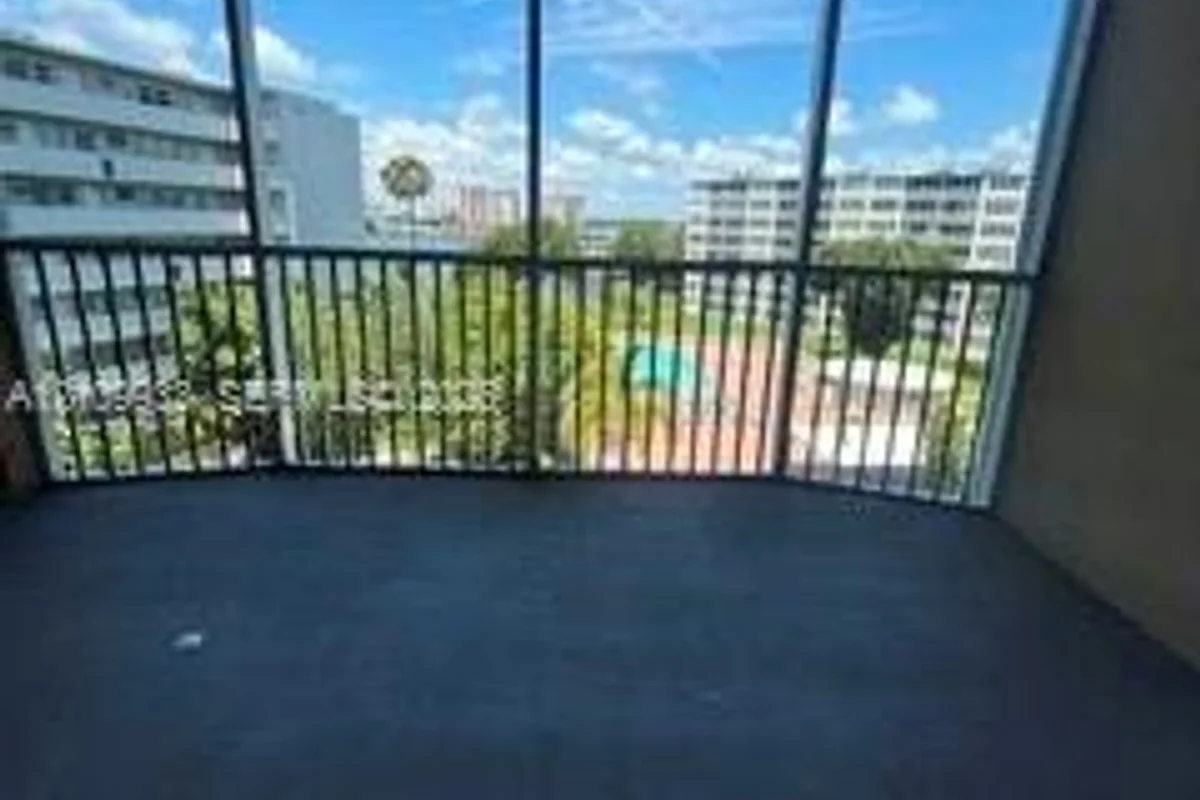 1750 NE 191st St #620-3, Miami: photo 1 of 1