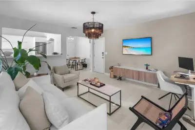645 Michigan Ave #A, Miami Beach: photo 1 of 27