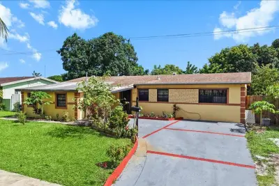 18921 NW 24th Ave, Miami Gardens: photo 1 of 36