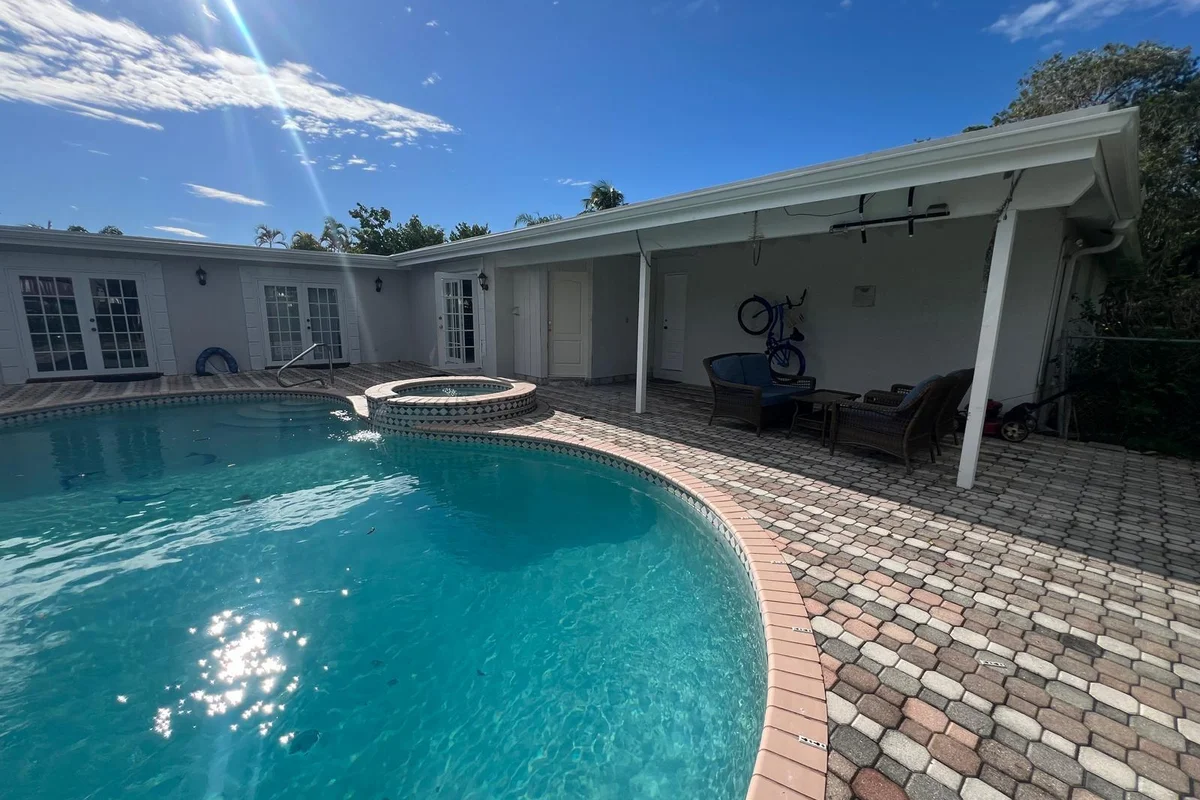 101 Sandpiper Ave, Royal Palm Beach: photo 1 of 10