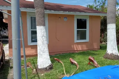 1529 NW 51st Ter, Miami: photo 1 of 12