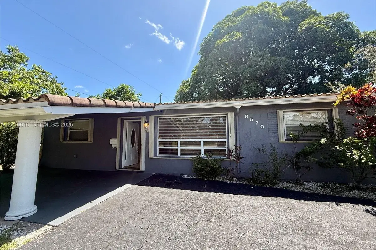 6570 Thomas St, Hollywood: photo 1 of 11