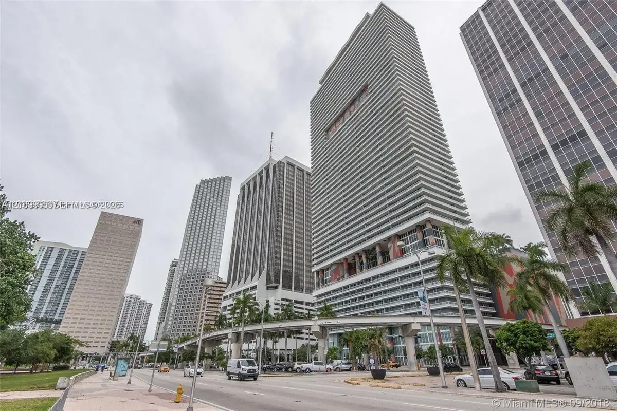50 Biscayne Blvd #5406, Miami: photo 1 of 17