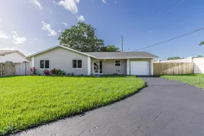 8720 NW 46th St, Lauderhill: photo 1 of 47