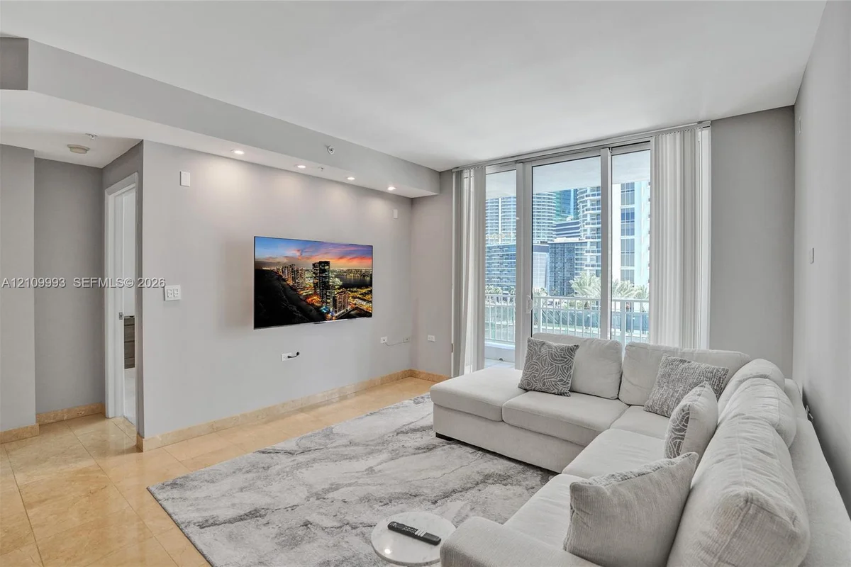 801 Brickell Key Blvd #808, Miami: photo 1 of 27