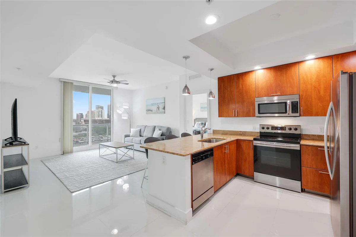 315 NE 3rd Ave #1404, Fort Lauderdale: photo 1 of 25