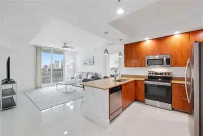 315 NE 3rd Ave #1404, Fort Lauderdale: photo 1 of 25