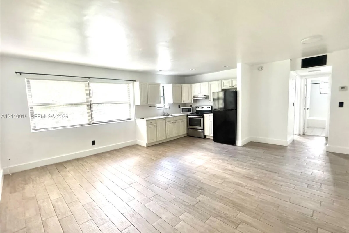 1505 NE 135th St #13, North Miami: photo 1 of 8