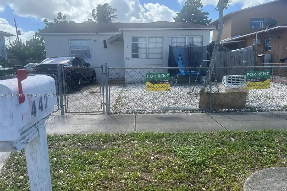 442 E 18th St, Hialeah: photo 1 of 14