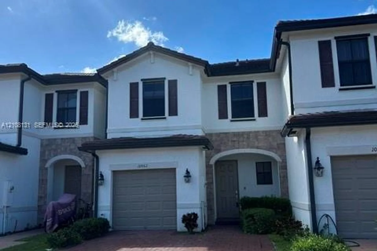 10962 W 33rd Ct, Hialeah: photo 1 of 1