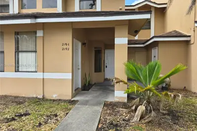 2192 SW 80th Ter, Miramar: photo 1 of 16