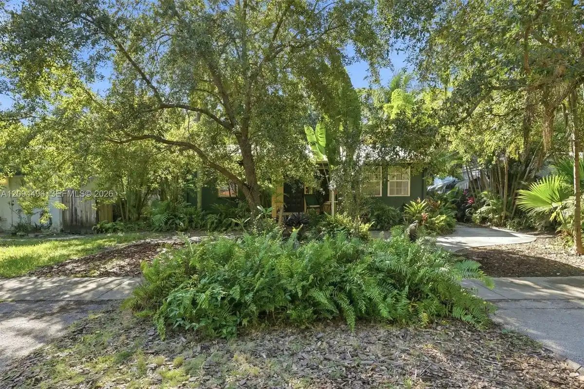 2230 Lincoln Ave, Miami: photo 1 of 36
