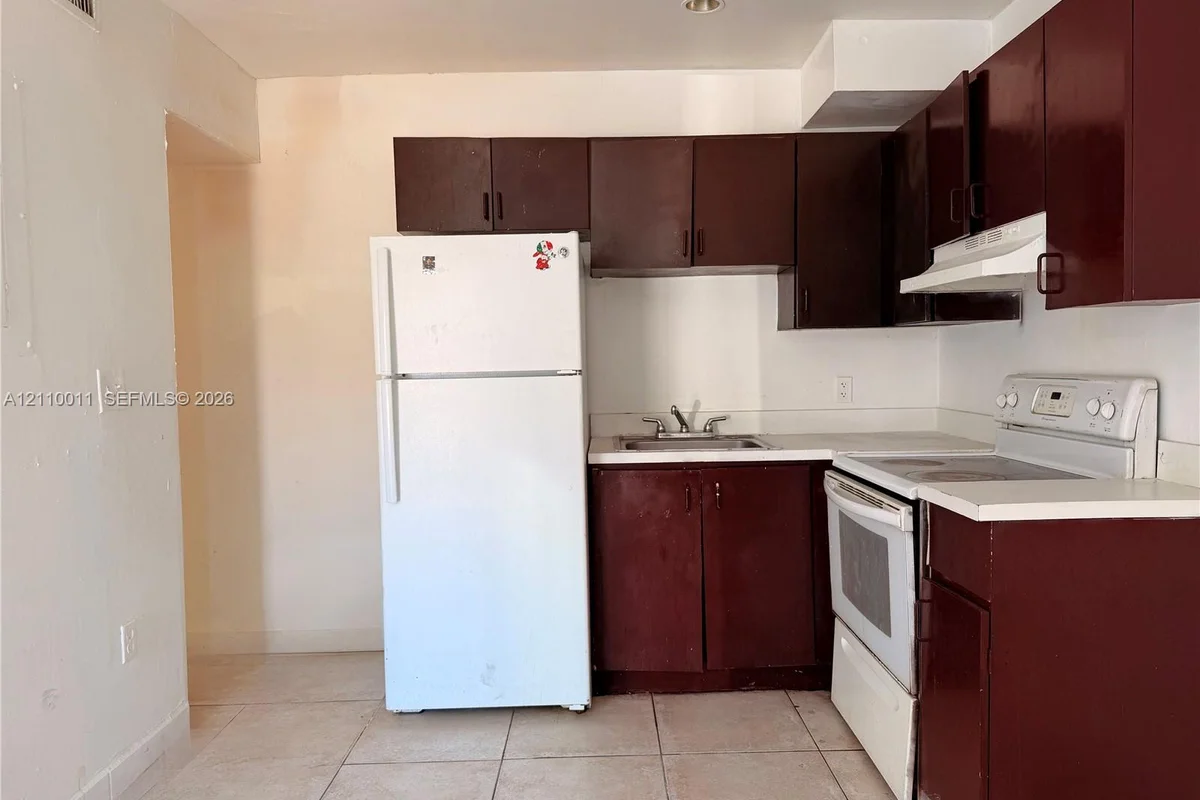 848 SW 5th St #101, Homestead: photo 1 of 17