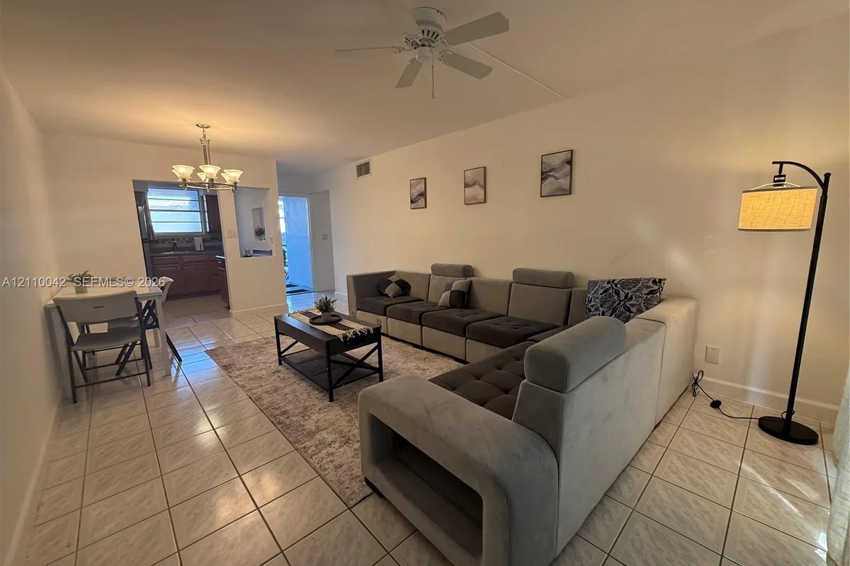 1400 Tallwood Ave #103, Hollywood: photo 1 of 7