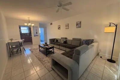 1400 Tallwood Ave #103, Hollywood: photo 1 of 7
