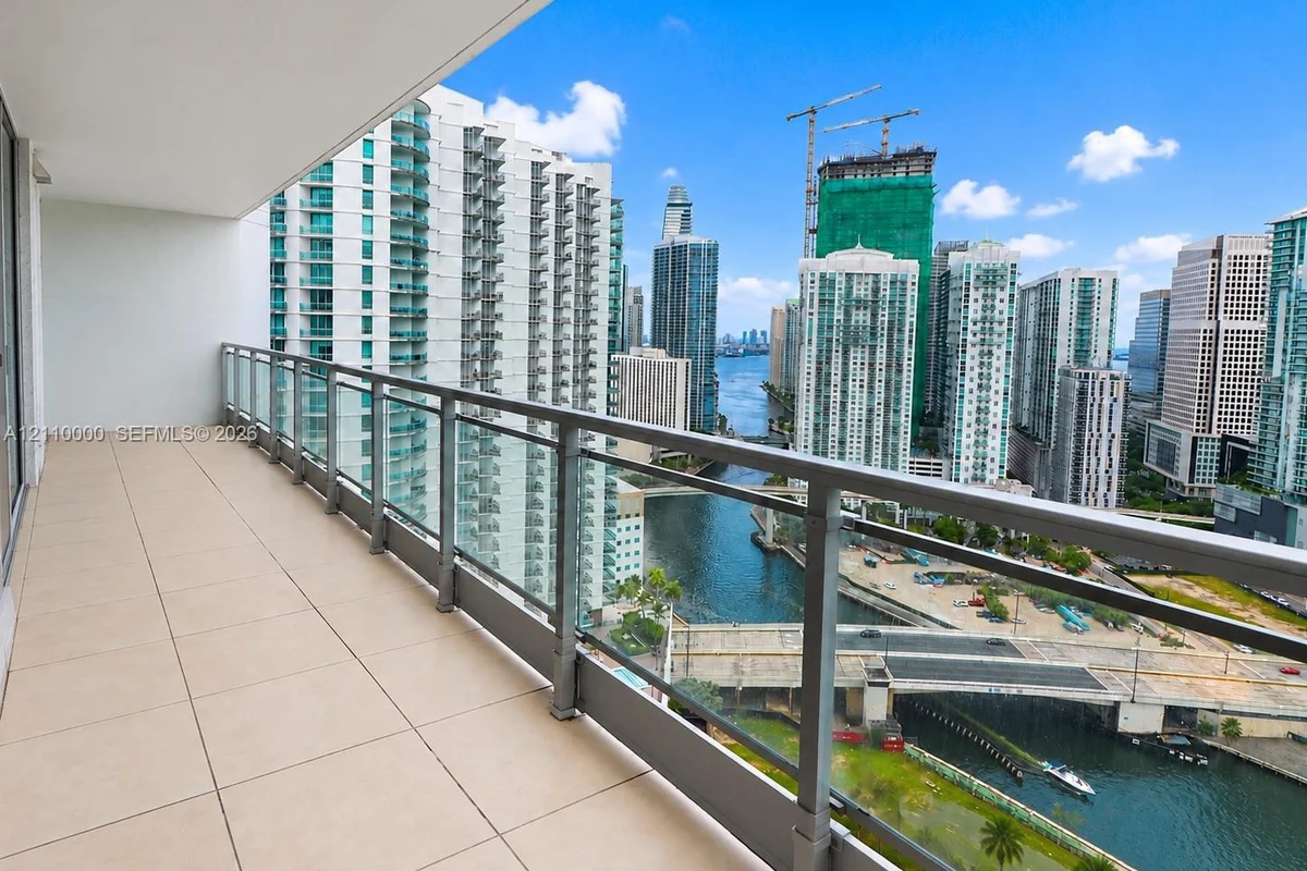 90 SW 3rd St #3212, Miami: photo 1 of 25