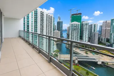 90 SW 3rd St #3212, Miami: photo 1 of 25