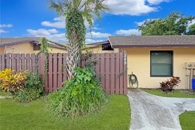 249 Briarwood Cir, Hollywood: photo 1 of 22