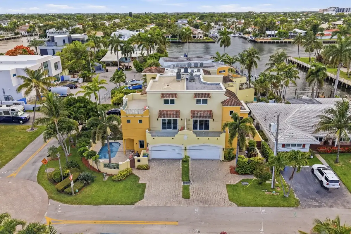 2601 NE 32nd Ave, Fort Lauderdale: photo 1 of 45