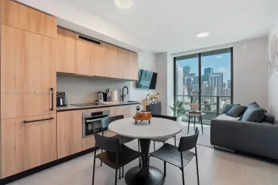 121 NE 5th St #1703, Miami: photo 1 of 16