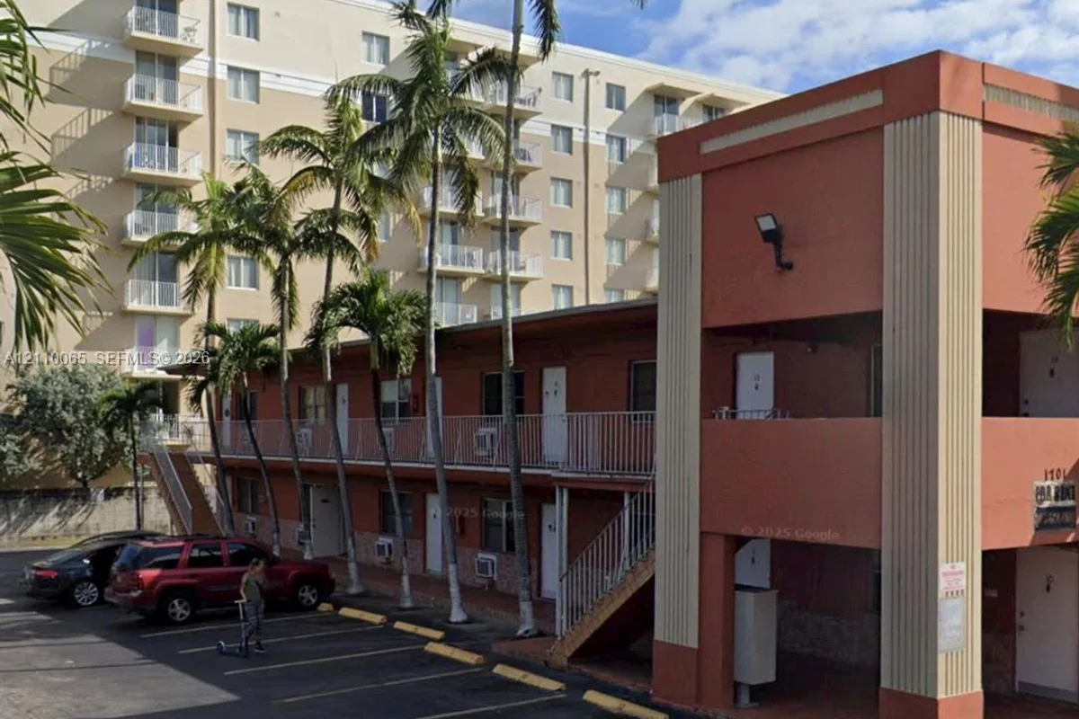 1701 NW 27th Ave #14, Miami: photo 1 of 9