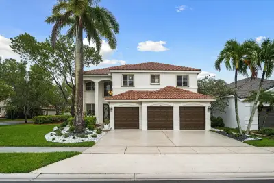 890 Hawthorn Ter, Weston: photo 1 of 62