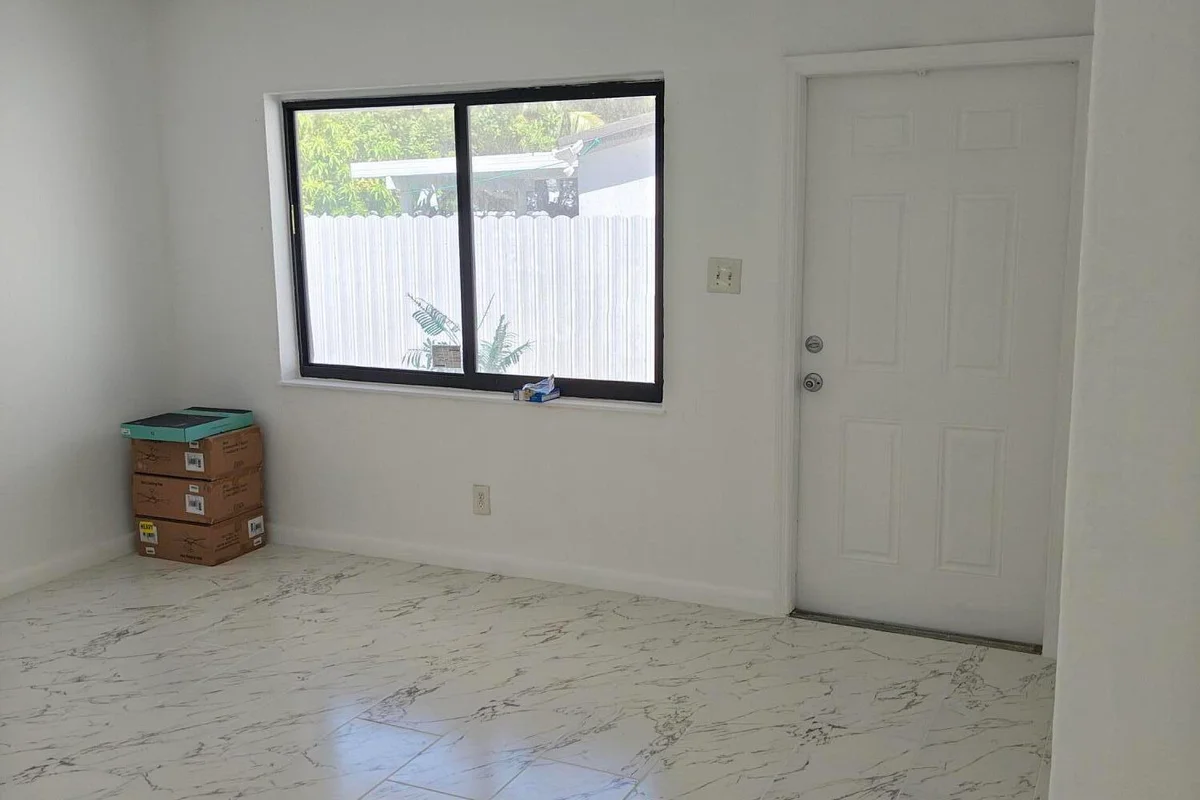704 NW 3rd Ct #1, Hallandale Beach: photo 1 of 4