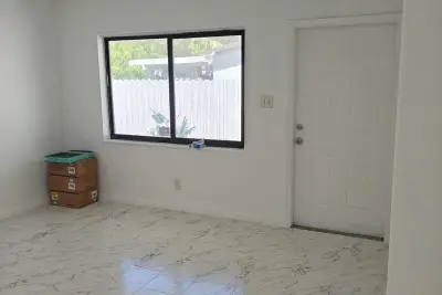 704 NW 3rd Ct #1, Hallandale Beach: photo 1 of 4