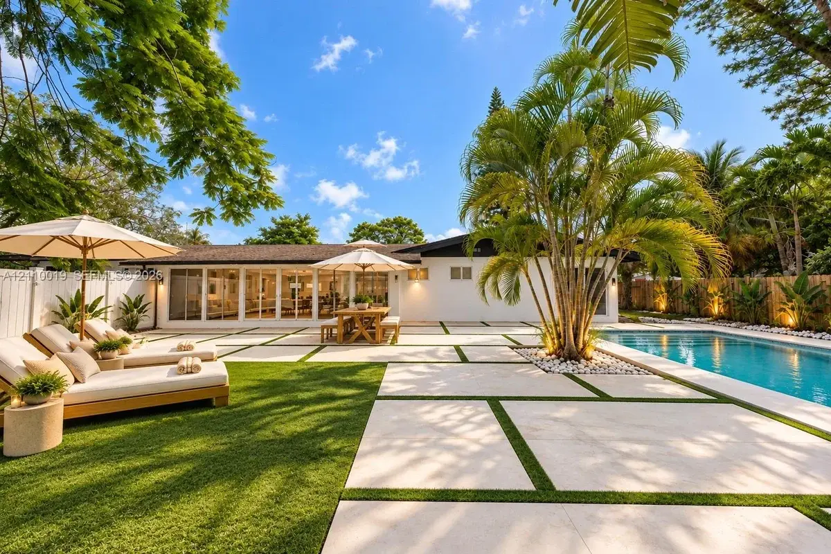 1708 SW 11th St, Fort Lauderdale: photo 1 of 25