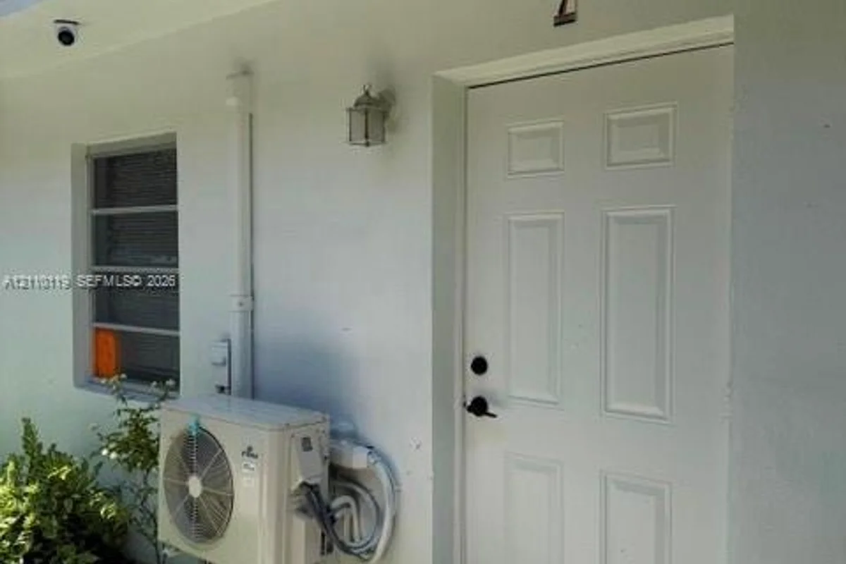 2148 NW Flagler Ter #7, Miami: photo 1 of 1