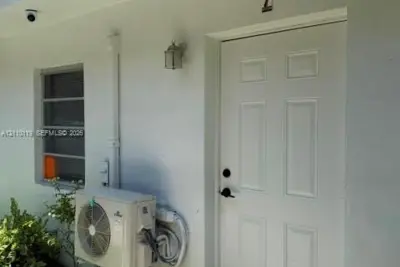 2148 NW Flagler Ter #7, Miami: photo 1 of 1