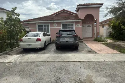 9144 NW 111th Ter, Hialeah Gardens: photo 1 of 6