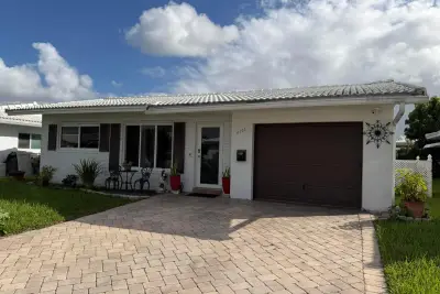 8106 NW 59th Ct, Tamarac: photo 1 of 18