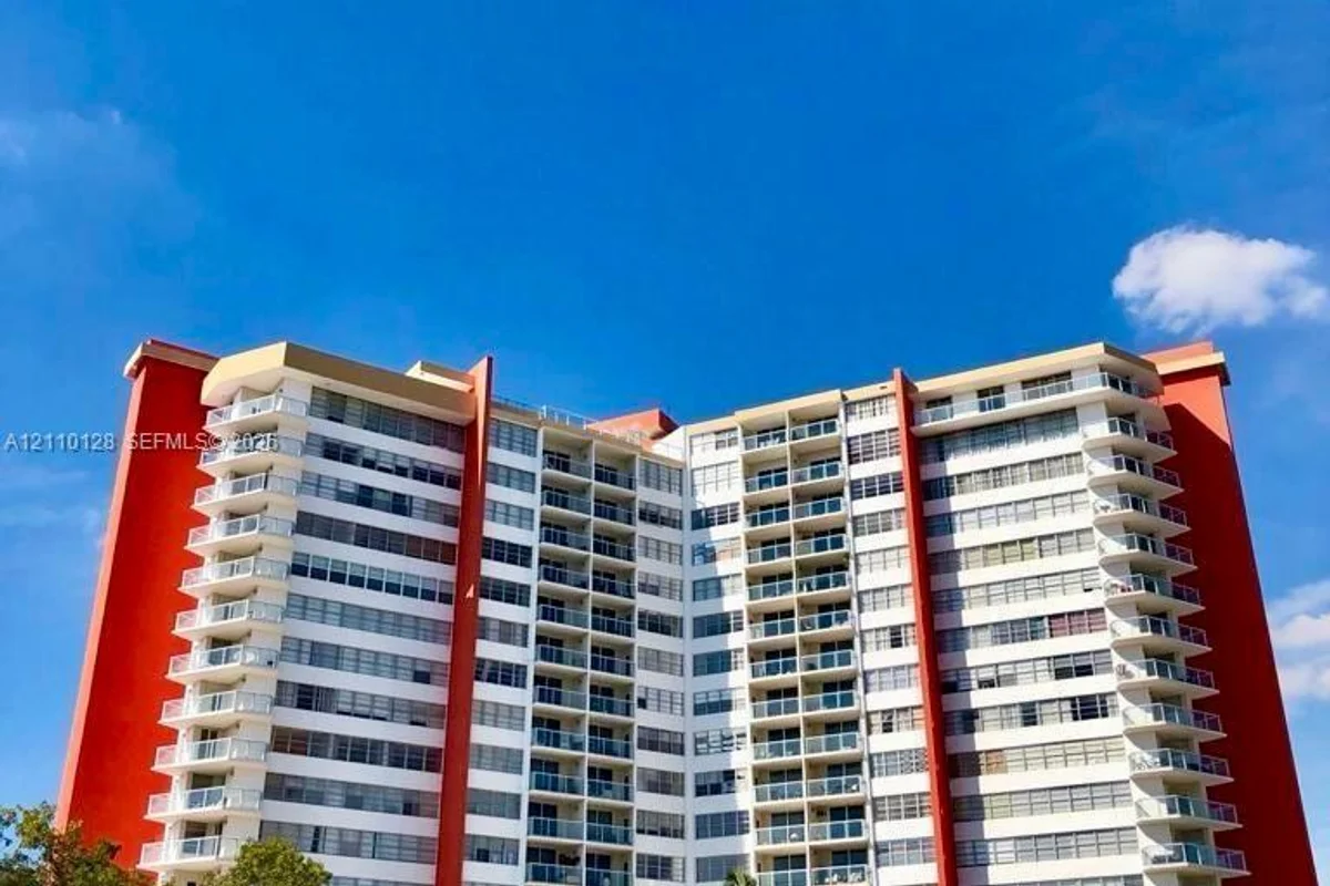 1351 NE Miami Gardens Dr #1624E, Miami: photo 1 of 16