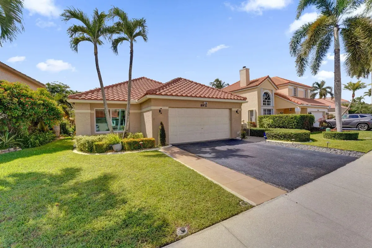 8932 S Lake Park Cir S, Davie: photo 1 of 3