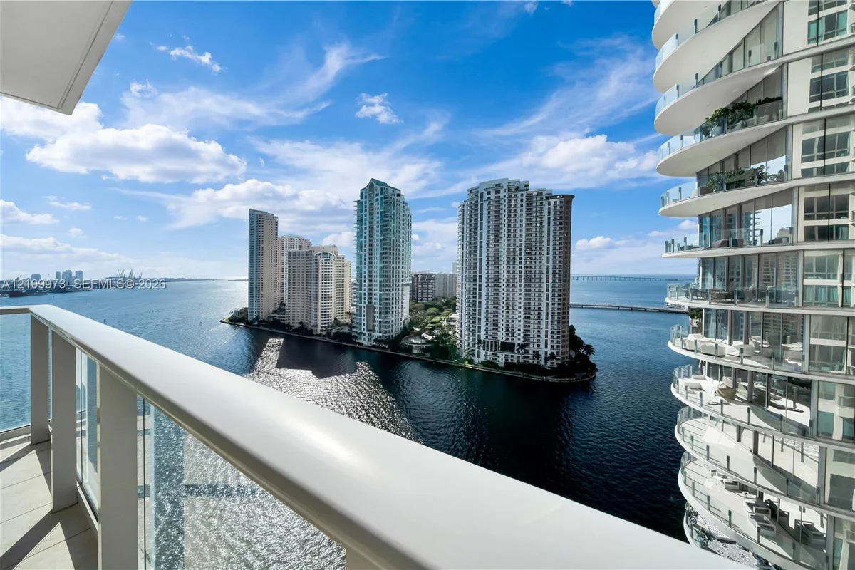 300 S Biscayne Blvd #T-1806, Miami: photo 1 of 32