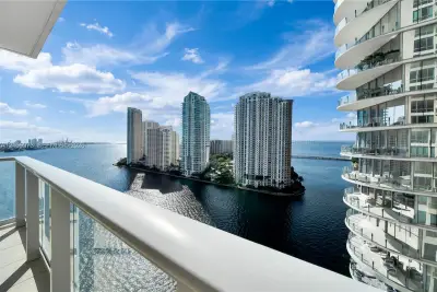 300 S Biscayne Blvd #T-1806, Miami: photo 1 of 32