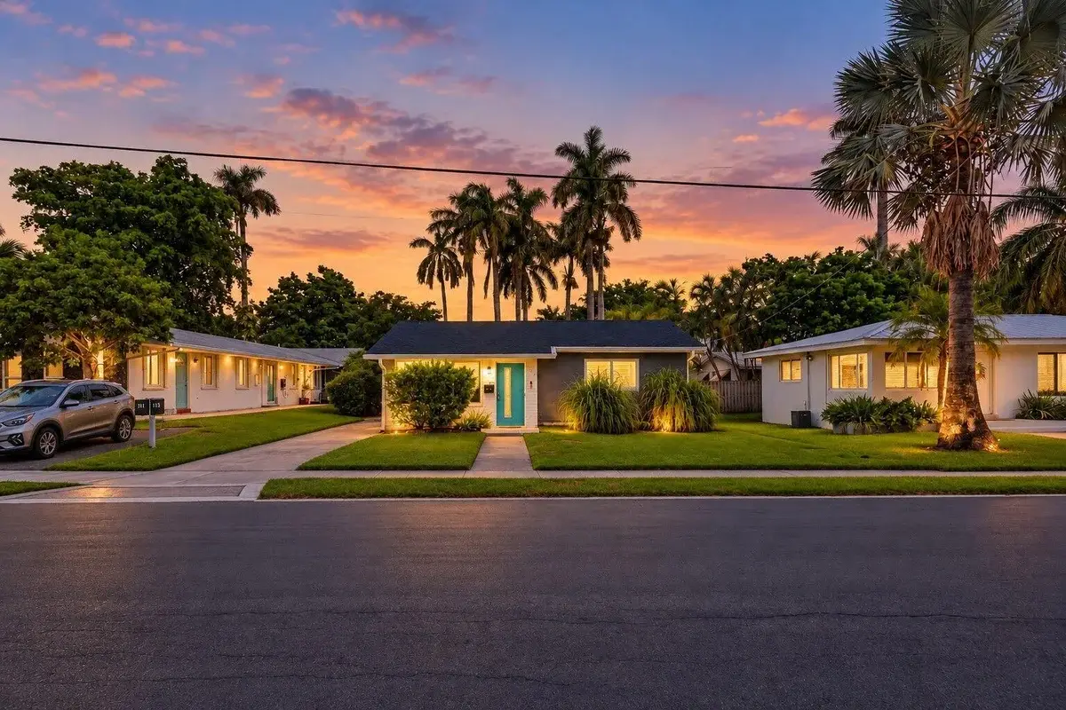 115 SE 2nd St #1, Dania Beach: photo 1 of 27