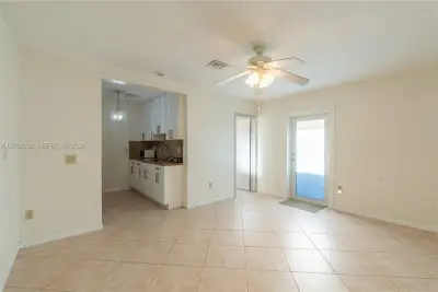 7641 Raleigh St #1, Hollywood: photo 1 of 6